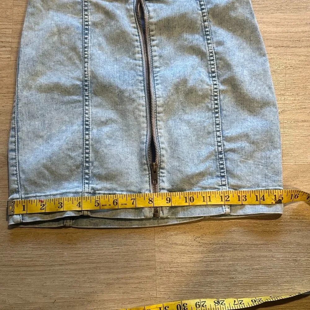 Free People Blue Denim Overall Dress Size 2 Light Wash - Picture 2 of 5